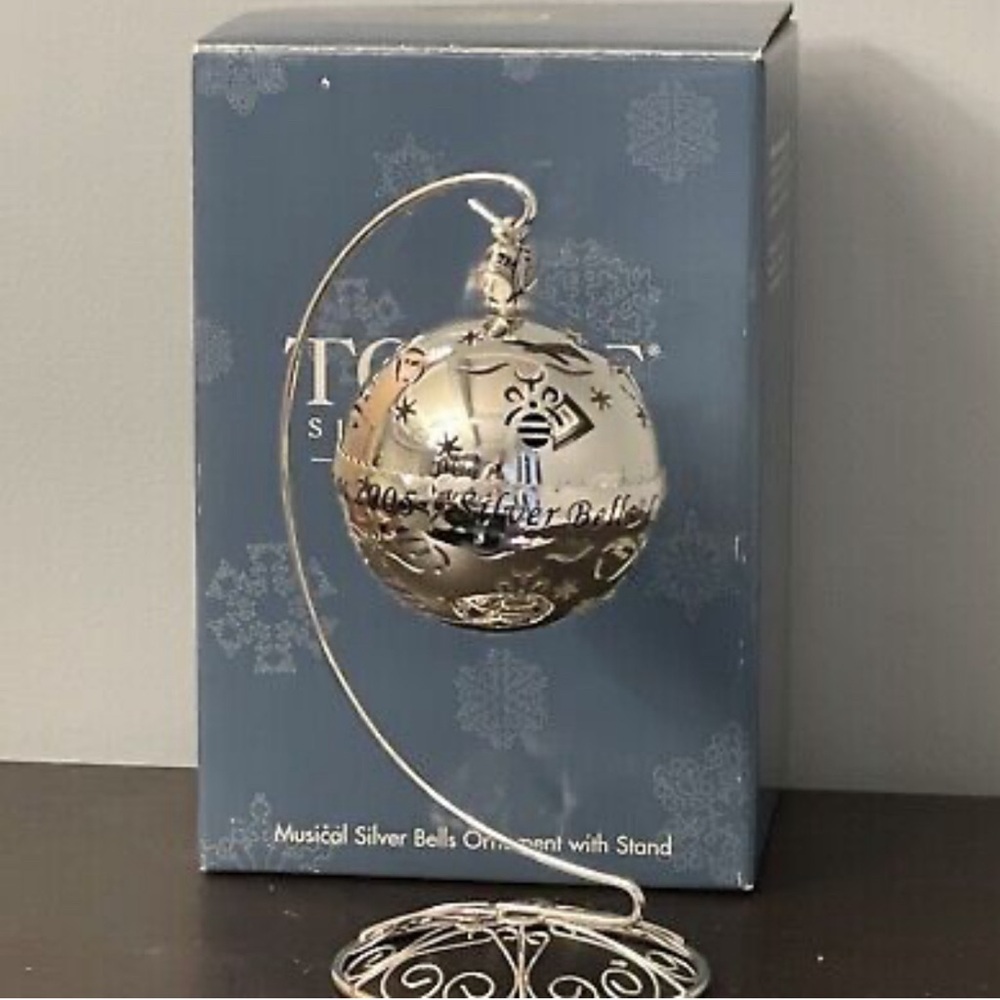 Towle Silversmiths 2005 Annual Musical Ornament with Stand plays "Silver Bells"